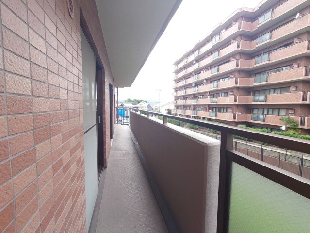 ◆室内リフォーム済み◆三方角住戸で開放的◆近鉄伊勢田駅徒歩５分◆４LDK◆パデシオン宇治伊勢田２番館のバルコニー|バルコニー