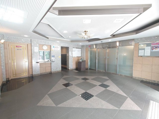 ◆室内リフォーム済み◆三方角住戸で開放的◆近鉄伊勢田駅徒歩５分◆４LDK◆パデシオン宇治伊勢田２番館のエントランス|エントランス