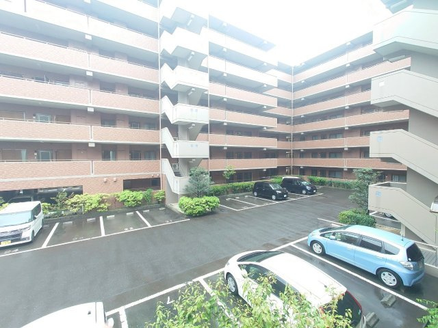 ◆室内リフォーム済み◆三方角住戸で開放的◆近鉄伊勢田駅徒歩５分◆４LDK◆パデシオン宇治伊勢田２番館の駐車場|駐車場