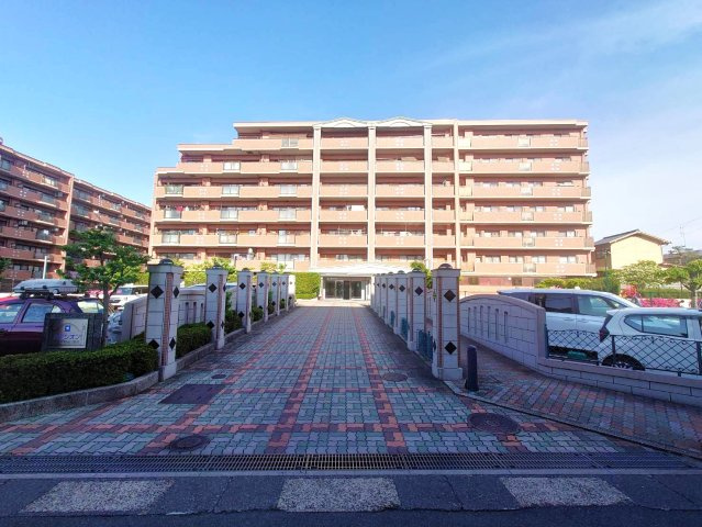 ◆室内リフォーム済み◆三方角住戸で開放的◆近鉄伊勢田駅徒歩５分◆４LDK◆パデシオン宇治伊勢田２番館の外観|外観