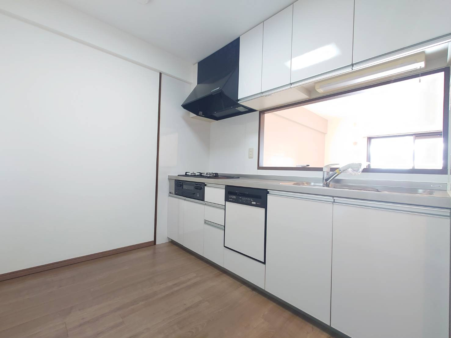 ◆室内リフォーム済み◆三方角住戸で開放的◆近鉄伊勢田駅徒歩５分◆４LDK◆パデシオン宇治伊勢田２番館のキッチン|キッチン