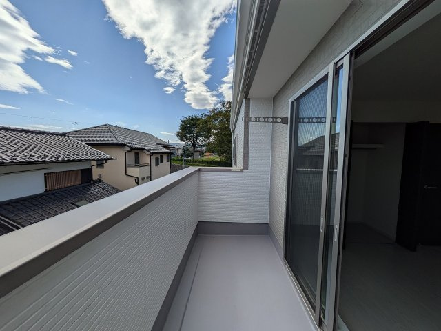 八王子市　めじろ台　新築一戸建て　７期のバルコニー|～南東・南西の2面にバルコニーがあります～