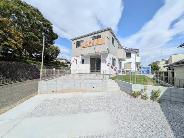 八王子市　めじろ台　新築一戸建て　７期の駐車場|～並列3台駐車可能カースペース～