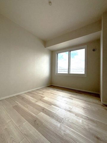 リラハイツ大通西ミュゼの洋室