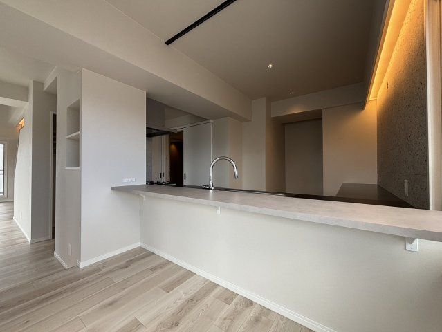 リラハイツ大通西ミュゼのダイニング|キッチンの対面にはカウンター！憩いの場になりそうです◎