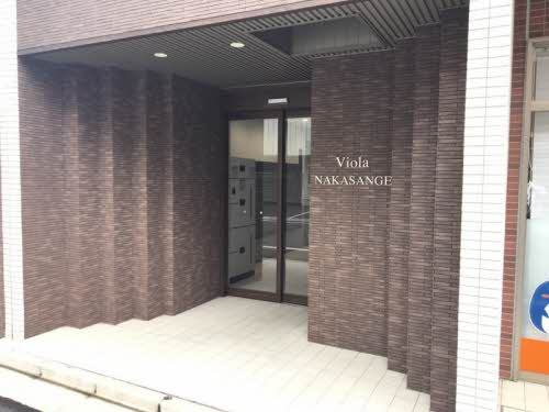ヴィオーラ中山下のエントランス