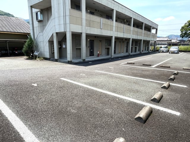 M・コンフォールの駐車場