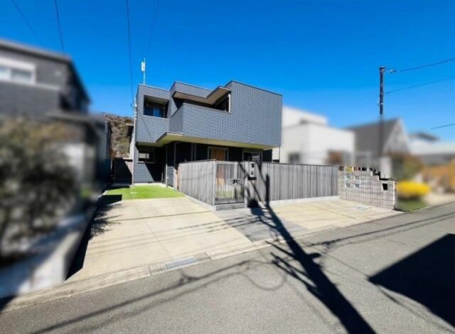 大磯町高麗1丁目 ヘーベルハウスの家の前面道路含む現地写真