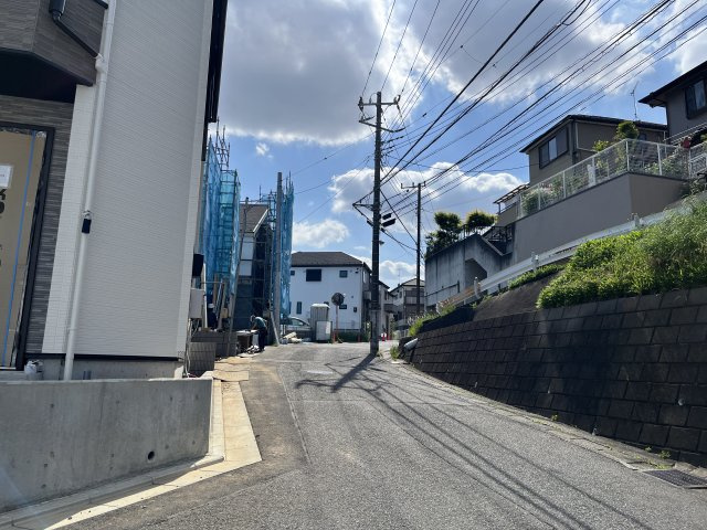 緑区長津田2丁目2期新築戸建の前面道路含む現地写真