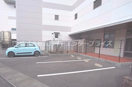 伏見区竹田　貸店舗事務所の駐車場