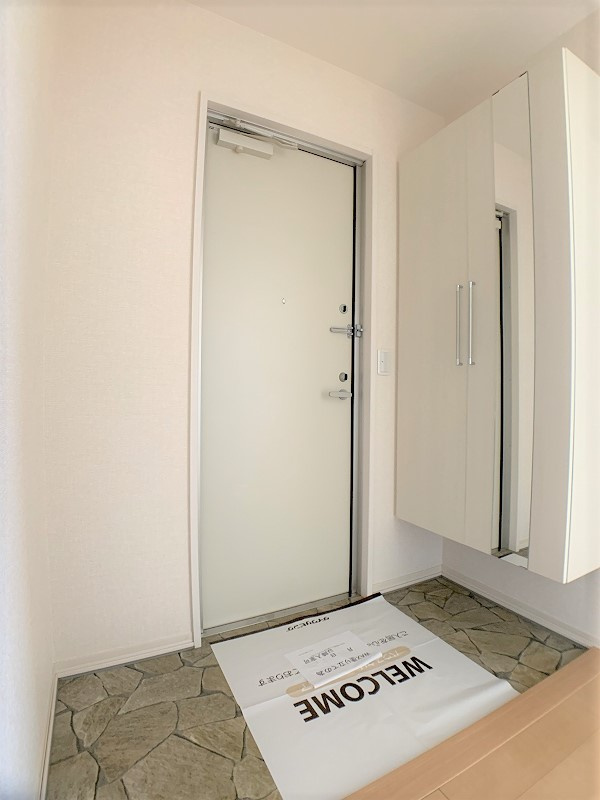 ロイヤルラパンの玄関