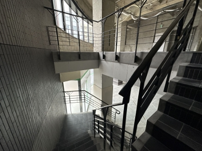 ニーズビルの内装