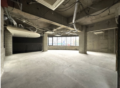 ニーズビルの内装