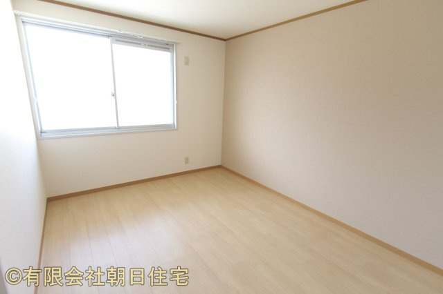 プレジール平山の洋室