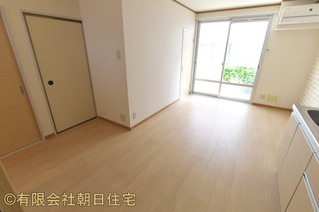 プレジール平山の居間・リビング