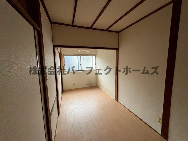 出口５丁目テラスハウスの洋室|明るい洋室です