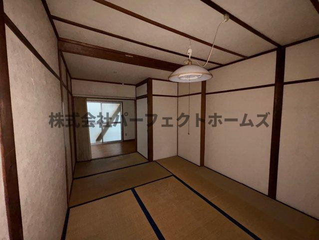 出口５丁目テラスハウスの和室|柔らかい畳が心地よい和室