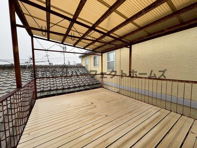 出口５丁目テラスハウスのバルコニー|バルコニー付きです