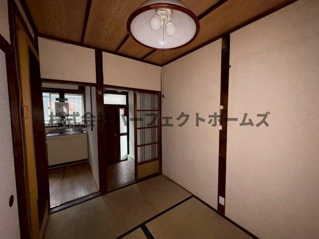 出口５丁目テラスハウスの和室|ゆったりとくつろげる和室です