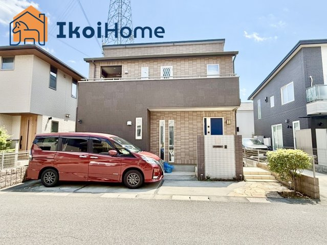 明石市大久保町茜2丁目　中古戸建の玄関|●年中無休：見学時間9:00～20:00・当日予約可●傷や汚れに強いタイル外装でお洒落です！