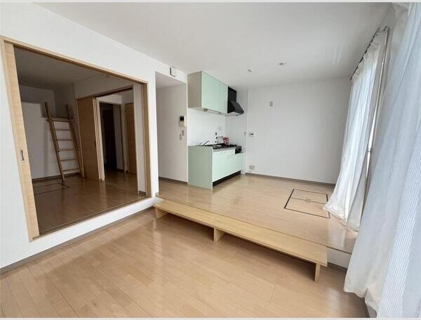 スカイガーデンの洋室