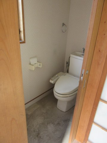 鳥取県東伯郡三朝町中古物件のトイレ