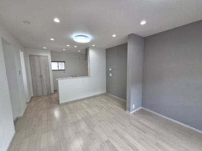 【居間・リビング】 | 山科区勧修寺冷尻　中古戸建