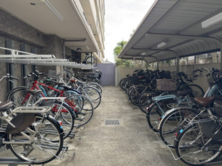 【駐輪場】 | 鷺沼東パーク・ホームズ弐番館 | 屋根のある駐輪場は雨の日助かりますね。