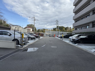 【駐車場】 | 鷺沼東パーク・ホームズ弐番館 | 車庫入れも楽々です♪