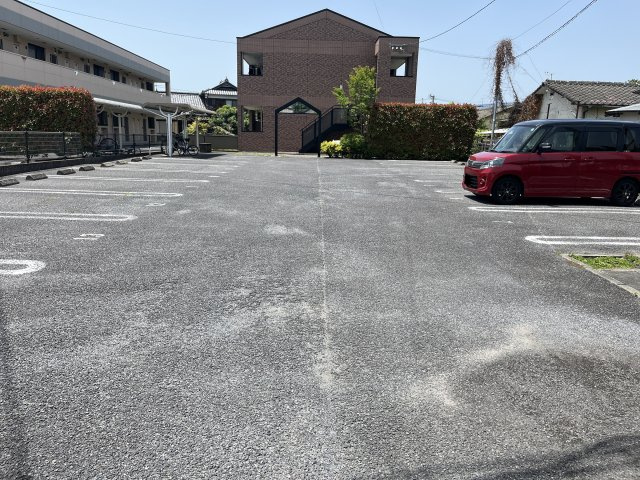 プレサスの駐車場