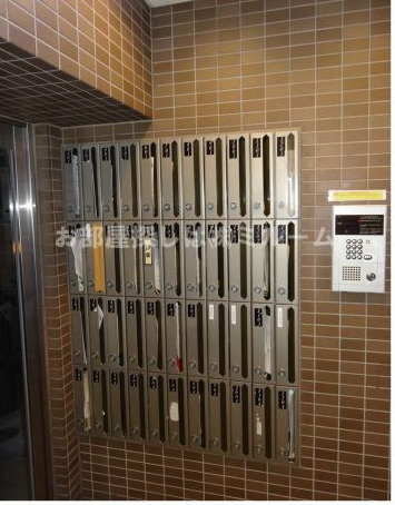 プレール新宿余丁町のその他共用部分|メールボックスもダイヤル式です。