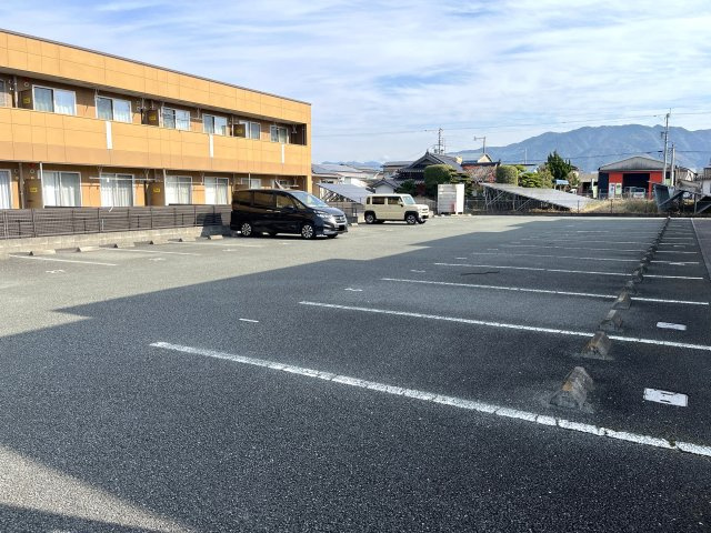 プレサス・ガーデンの駐車場