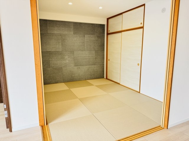 グランシティレイディアントアクアヴィータの和室|～LDKに隣接している6.0帖の和室　畳交換・襖貼替済です～