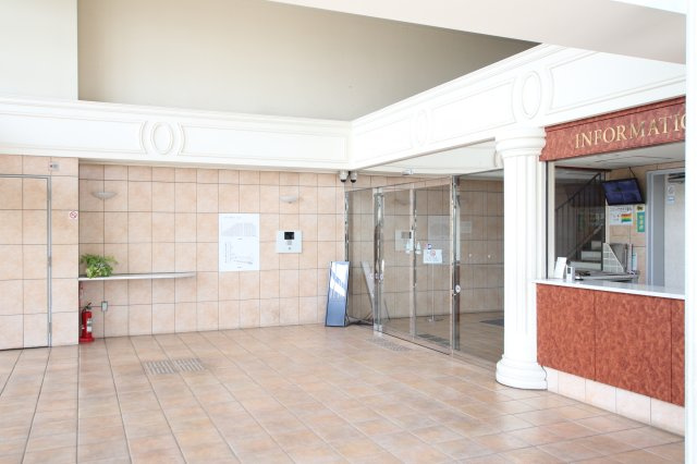 グランシティレイディアントアクアヴィータのエントランス|～オートロック、防犯カメラ付き　管理員も週7勤務で安心の管理体制です～