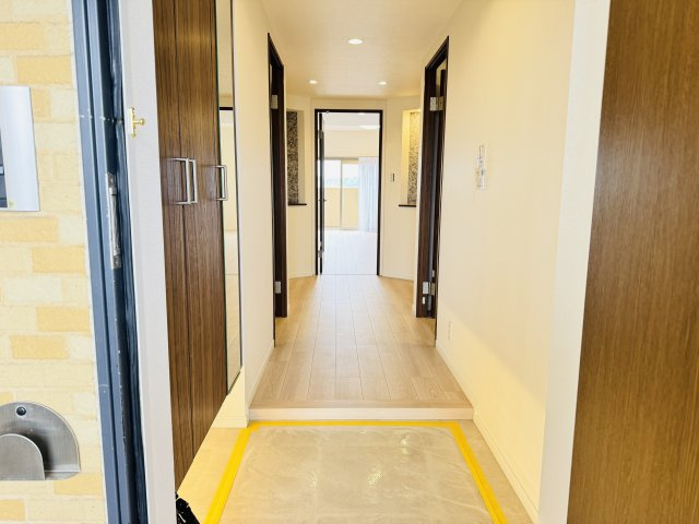 グランシティレイディアントアクアヴィータの玄関|～大容量収納可能なシューズボックス付き～