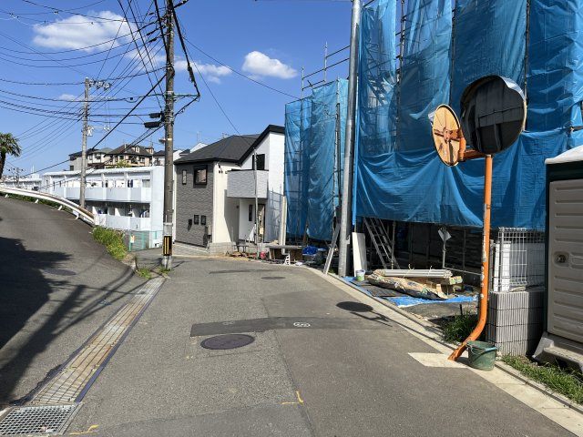 緑区長津田2丁目2期新築戸建の前面道路含む現地写真