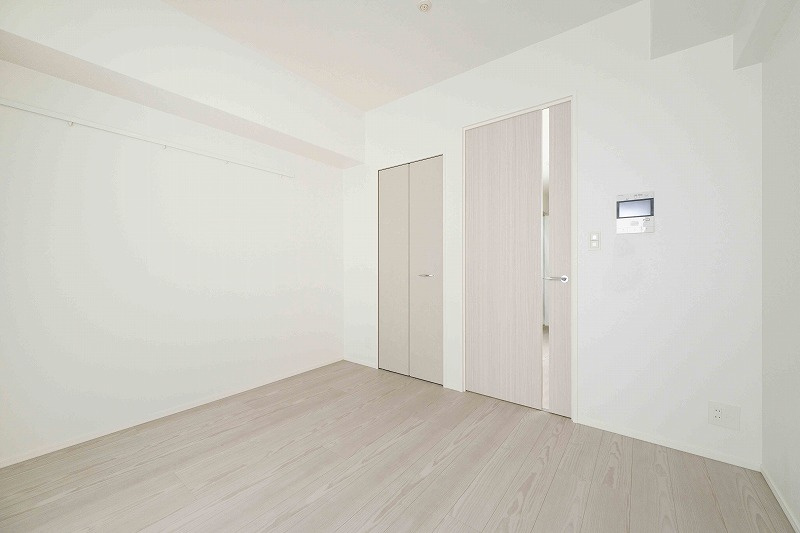 新品家具付きマンション港2(KaGood福岡)の居間・リビング