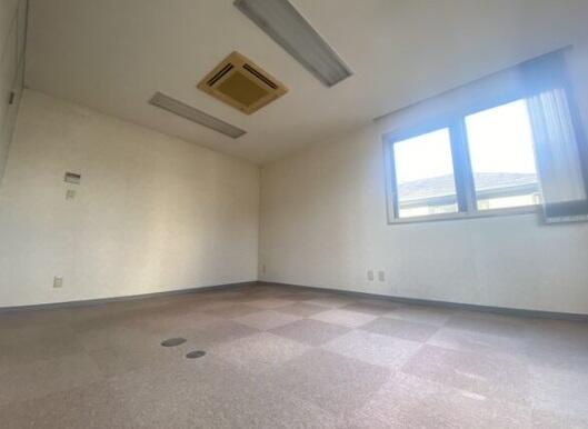 栃木市貸事務所の居間・リビング