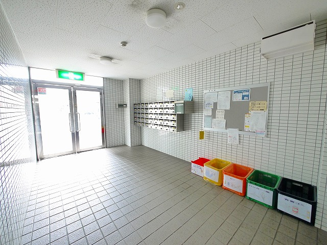 杉ヶ中町ビルのエントランス|オートロック付きで安心ですね。