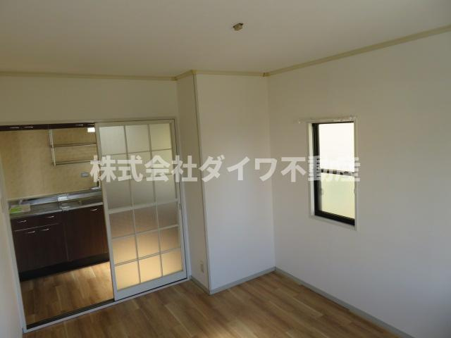 ジュネス若松の居間・リビング