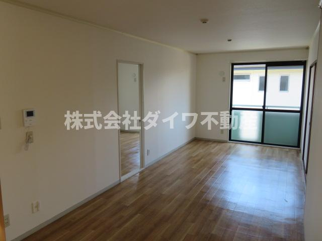 ジュネス若松の居間・リビング