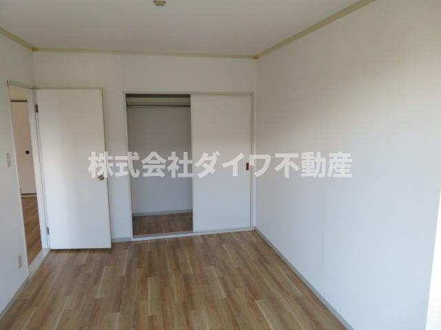 ジュネス若松の居間・リビング