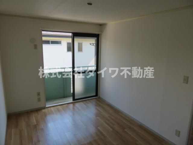 ジュネス若松の居間・リビング