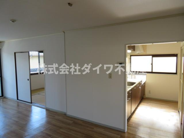 ジュネス若松の居間・リビング