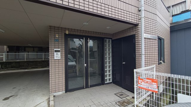 スクリーブ千里北のエントランス