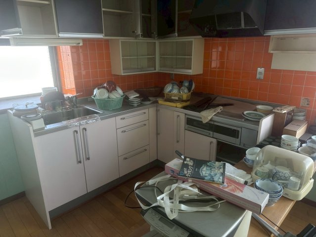 店舗付住宅　大垣市横曽根4丁目　昭和59年築のキッチン