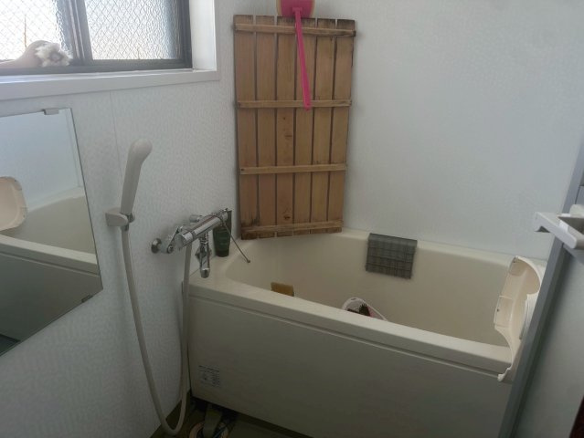 店舗付住宅　大垣市横曽根4丁目　昭和59年築の浴室