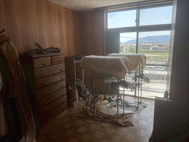 店舗付住宅　大垣市横曽根4丁目　昭和59年築の洋室