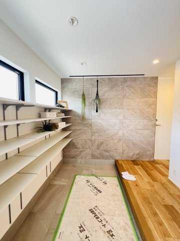 「海がきこえる。」湘南スローライフin二宮山西の玄関|家族全員の靴を収納可能！
広々とした玄関は、ゲストが来た時もゆとりがあります◎