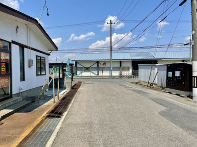 【前面道路含む現地写真】 | リフォーム済み中古戸建　米沢市窪田